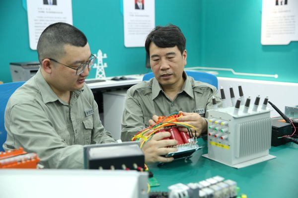 证配所配资 三万多次操作中无一差错背后的坚守——全国劳模皮志勇的电力强国梦