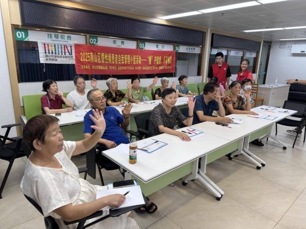 多多策略 西丽社区“三方联动”破解老人控糖难题